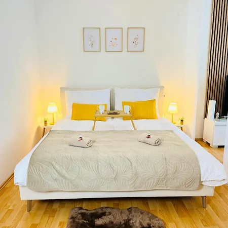 Katy's Cozy Corner Citycenter Apartman *