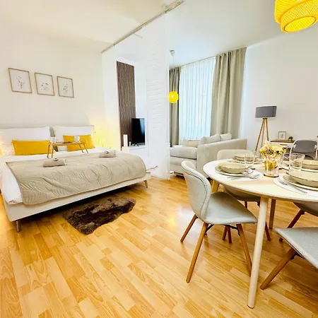 Katy's Cozy Corner Citycenter Apartman *